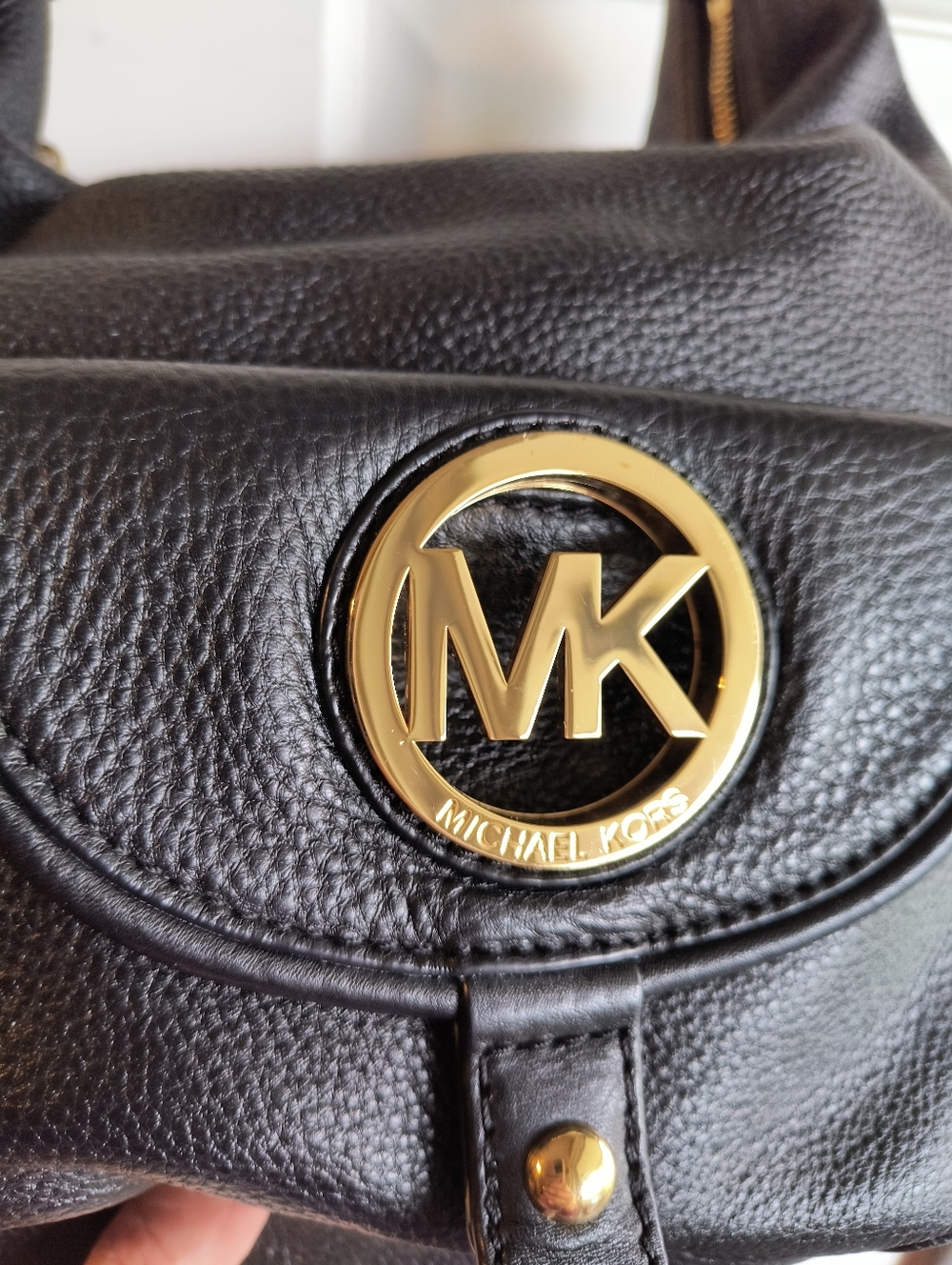 Michael Kors Fulton Large Black Leather Shoulder Bucket Bag EUC - Picture 3 of 13